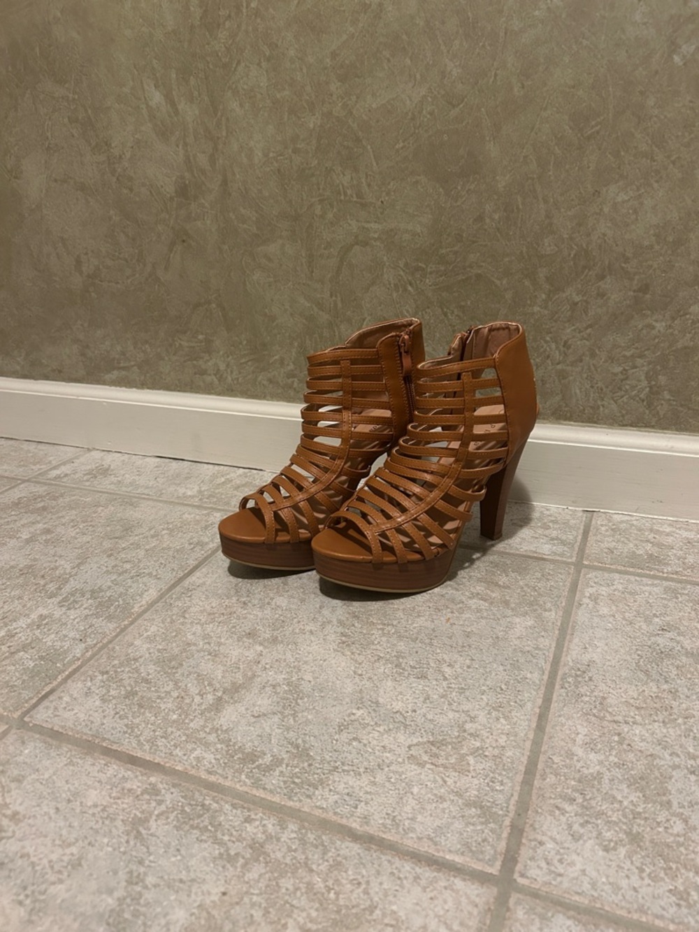 TOP Moda Brown Strappy Platform High Heel Sandals